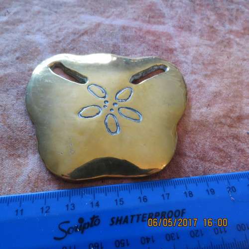 Brass pansy shell paper weight, 9cm diameter, as per photo