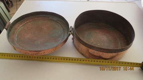 beaten copper pot with lid and latch, 25cm diameter, as per photo