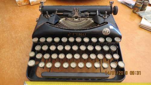 Erira small typewriter, needs attention, as per photo