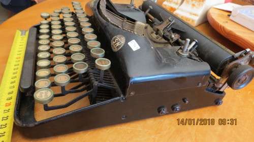 Erira small typewriter, needs attention, as per photo