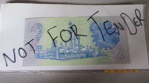 South African R2 banknote, in excellent condition, as per photo