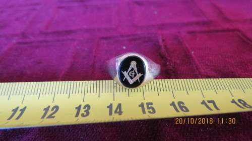 9ct Gold and Onyx Masonic ring, 3.2 grams, as per photo