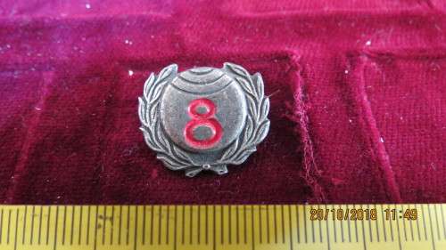 Bowling badge with red 8 in centre, made by Metal Art Pretoria, as per photo