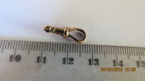 9ct gold clasp for watch chain, 0.9grams, 1.8cm in length, as per photo