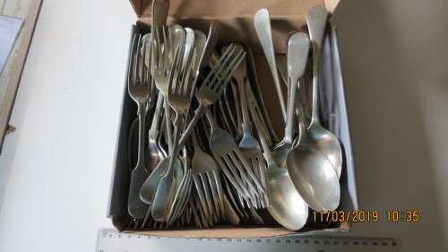 box of 30 spoons, some big,  one teaspoon and 20 folks, as per photo