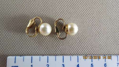 pair of gold plated imitated clip on earrings, as per photo