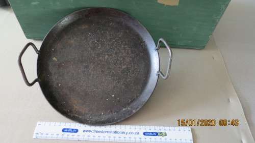 costar iron two handle pan, as per photo