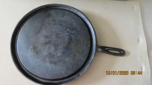 costar iron one handled pan, as per photo