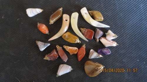 collection of 21 semi precious stones for pendants, as per photo