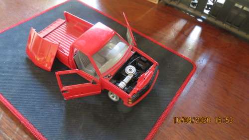 Redbox NO 68004/5 bakkie 454, wheel missing, as per photo