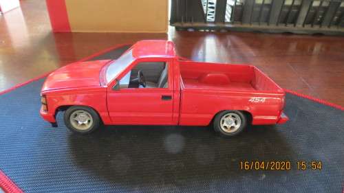 Redbox NO 68004/5 bakkie 454, wheel missing, as per photo