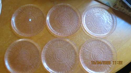 set of 6 glass plates, pink, 19cm diameter, as per photo