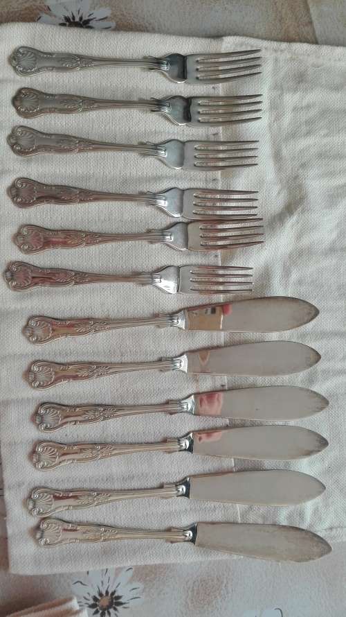 set of 6 fish knives and forks, Kings pattern, silver plated, in excellent condition, as per photo