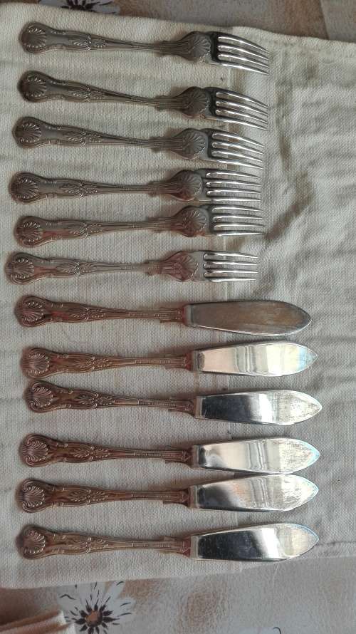 set of 6 fish knives and forks, Kings pattern, silver plated, in excellent condition, as per photo