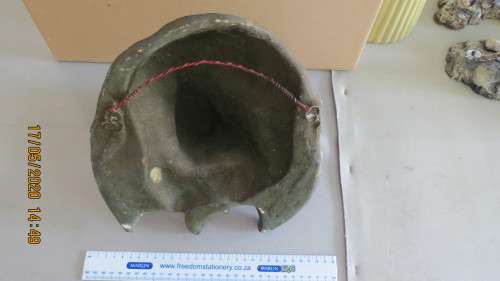 ceramic dogs head, for hanging on the wall, 24.5cm diameter, very attractive,....., as per photo