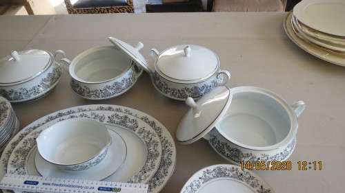 large Noritake Geneva 6910 dinner service,................, as per photo