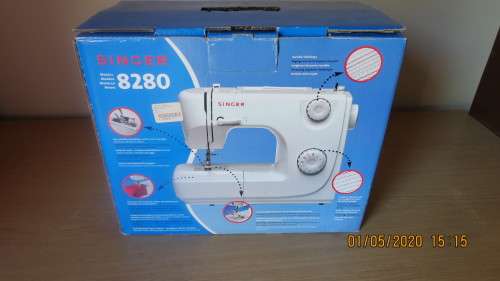 Singer sewing machine, in very good condition, hardly used,............, as per photo