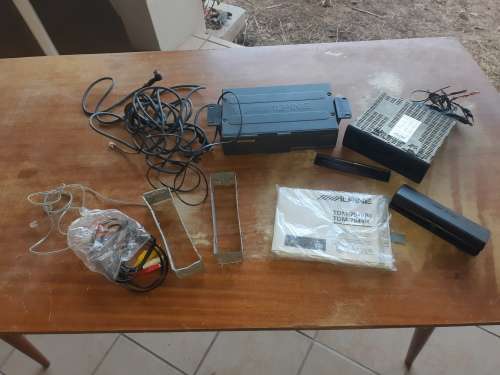 Alpine car radio, CD shuttle, as per photo's
