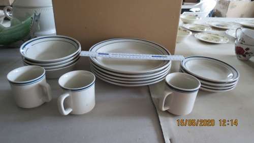 stoneware dinner set, 5 dinners plates, 4 side plates, 4 bowls and 3 cups, as per photo