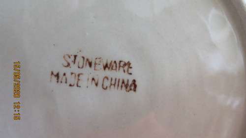 stoneware dinner set, 5 dinners plates, 4 side plates, 4 bowls and 3 cups, as per photo