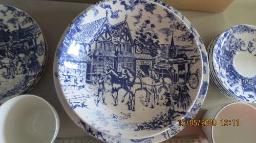 blue and white dinner set, 5 dinner plates, 4 side plates, 3 bowls...........,as per photo