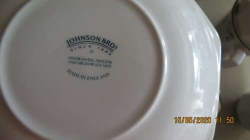 Johnson Bro's 6 place dinner set, 6 dinner plates, 6 side plates,.............,as per photo's