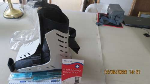 moonboot hardly used, in bag, size Large, as per photo