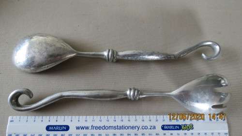 very attractive salad serving spoon and fork, 30cm long, as per photo