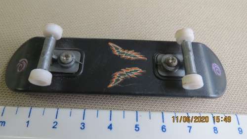 finger skateboard, as per photo