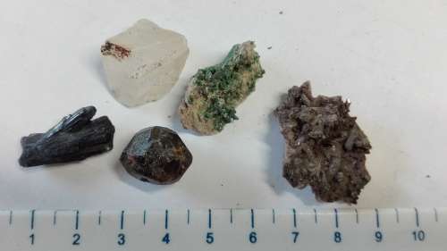 5 mineral specimens, as per photo