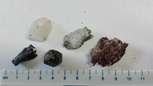 5 mineral specimens, as per photo