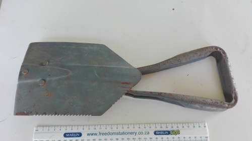 Colemans folding spade, 40cm in length when folded, as per photo