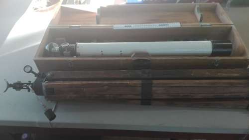 vintage Japanese telescope, needs to be cleaned and adjusted in original box,.........,as per photos