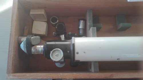 vintage Japanese telescope, needs to be cleaned and adjusted in original box,.........,as per photos