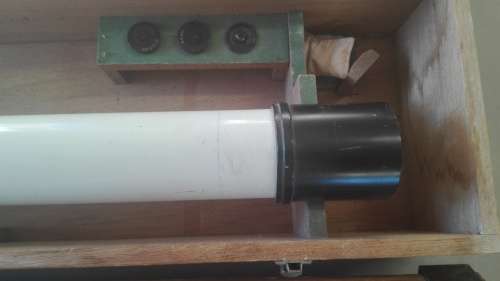 vintage Japanese telescope, needs to be cleaned and adjusted in original box,.........,as per photos