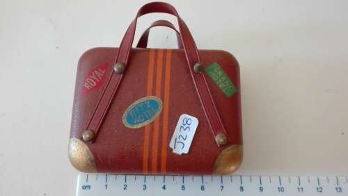 manicure set in travelling case, very attractive, 8.5cm by 6.5cm, as per photo