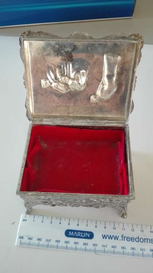very attractive silver plated on pewter jewellery box,.........,as per photos