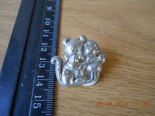 cat brooch, as per photo