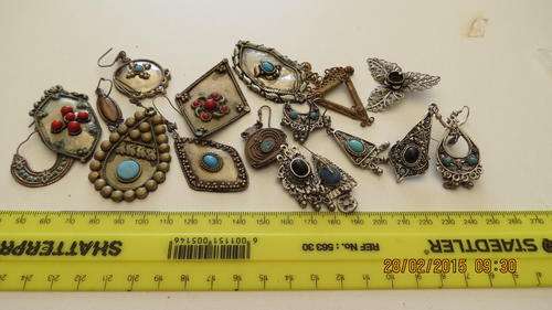 bag of 16 pieces of mixed earrings, broken jewellery, some silver, as per photo