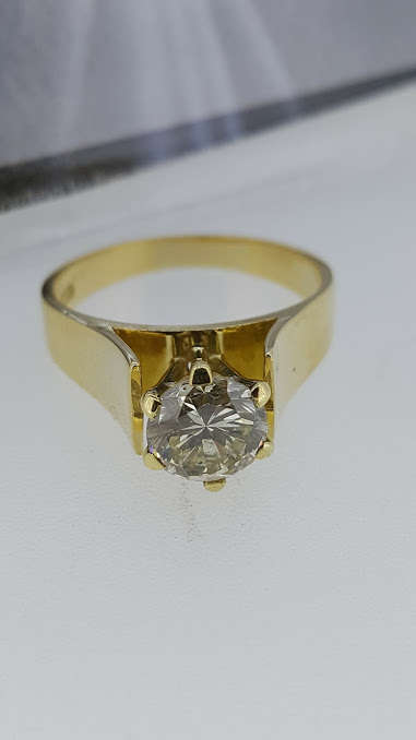 4.3 18ct Ladies Solitaire