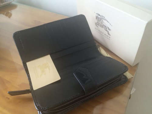 Burberry black-trimmed wallet - unused