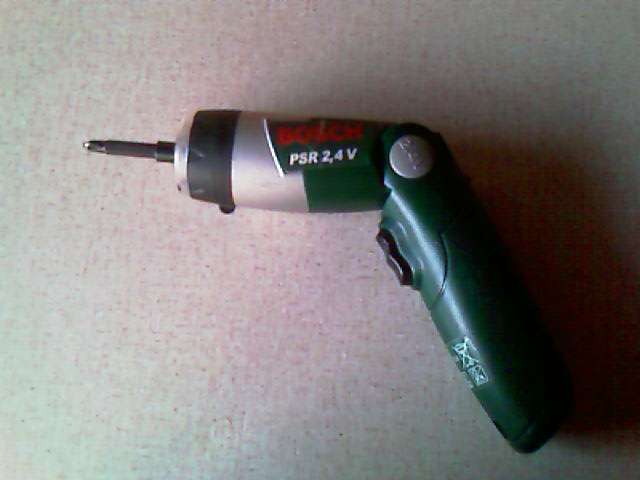 BOSCH PSR 2.4V ADJUSTABLE CORDLESS SCREWDRIVER WITH LIGHT