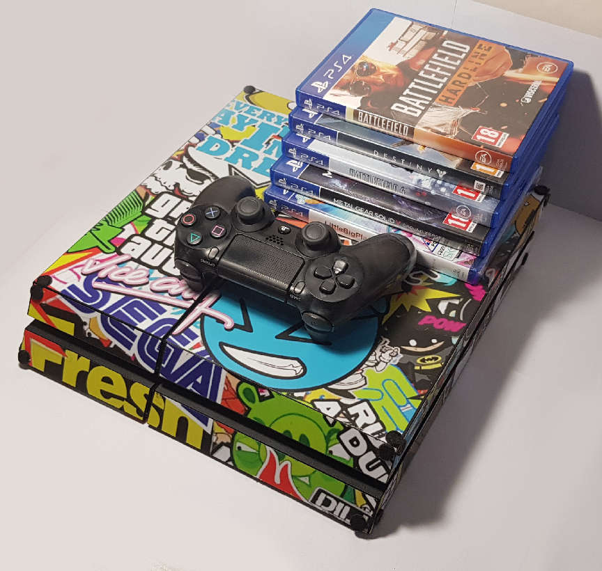 PlayStation 4 Gen1 Console + 1 V2 PS4 Controller + Fortnite (preloaded) or Apex Legends + 5 PS4Games