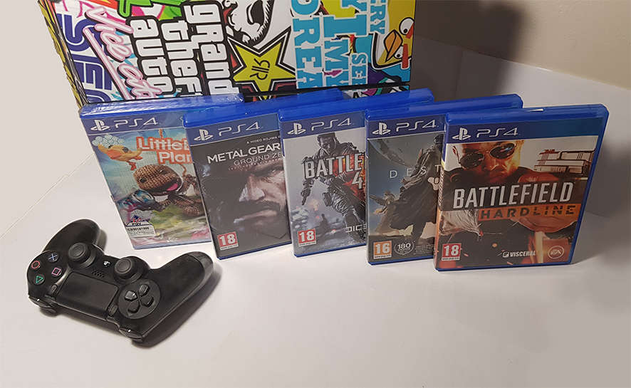 PlayStation 4 Gen1 Console + 1 V2 PS4 Controller + Fortnite (preloaded) or Apex Legends + 5 PS4Games