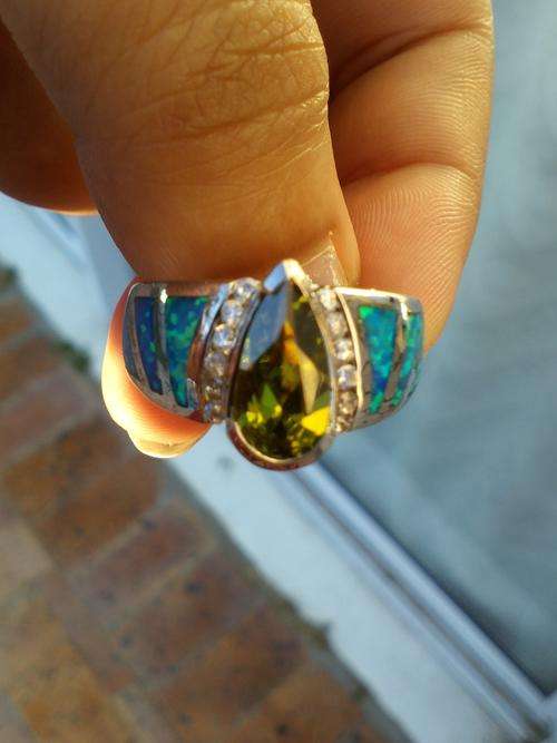 Simulated green peridot and blue fire opal fashion ring