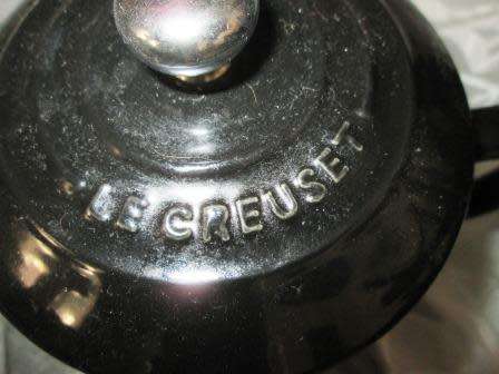 BRAND NEW LE CREUSET COFFEE POT/PLUNGER