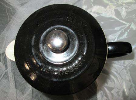 BRAND NEW LE CREUSET COFFEE POT/PLUNGER