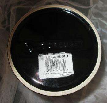 BRAND NEW LE CREUSET COFFEE POT/PLUNGER