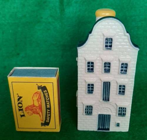 BLUE DELFTS MADE FO KLM MINIATURE HOUSE NO 79