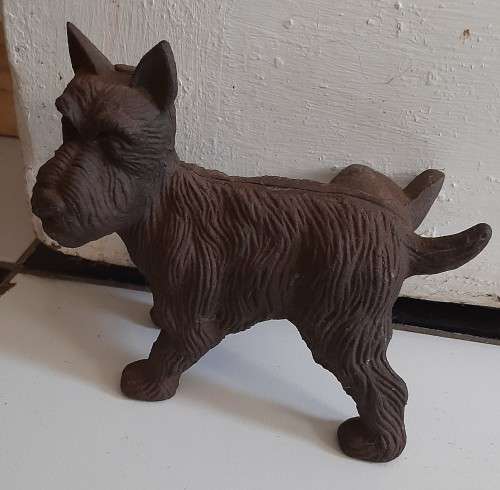 OLD CAST IRON SCOTTY DOG LIFTING HIS LEG DOOR STOP